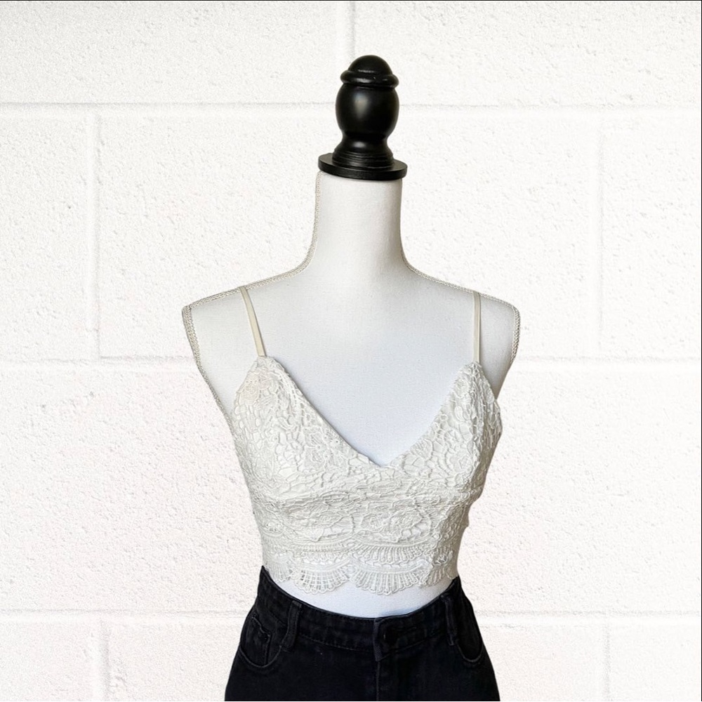 Boutique White Crochet Lace Eyelet Cropped Tank